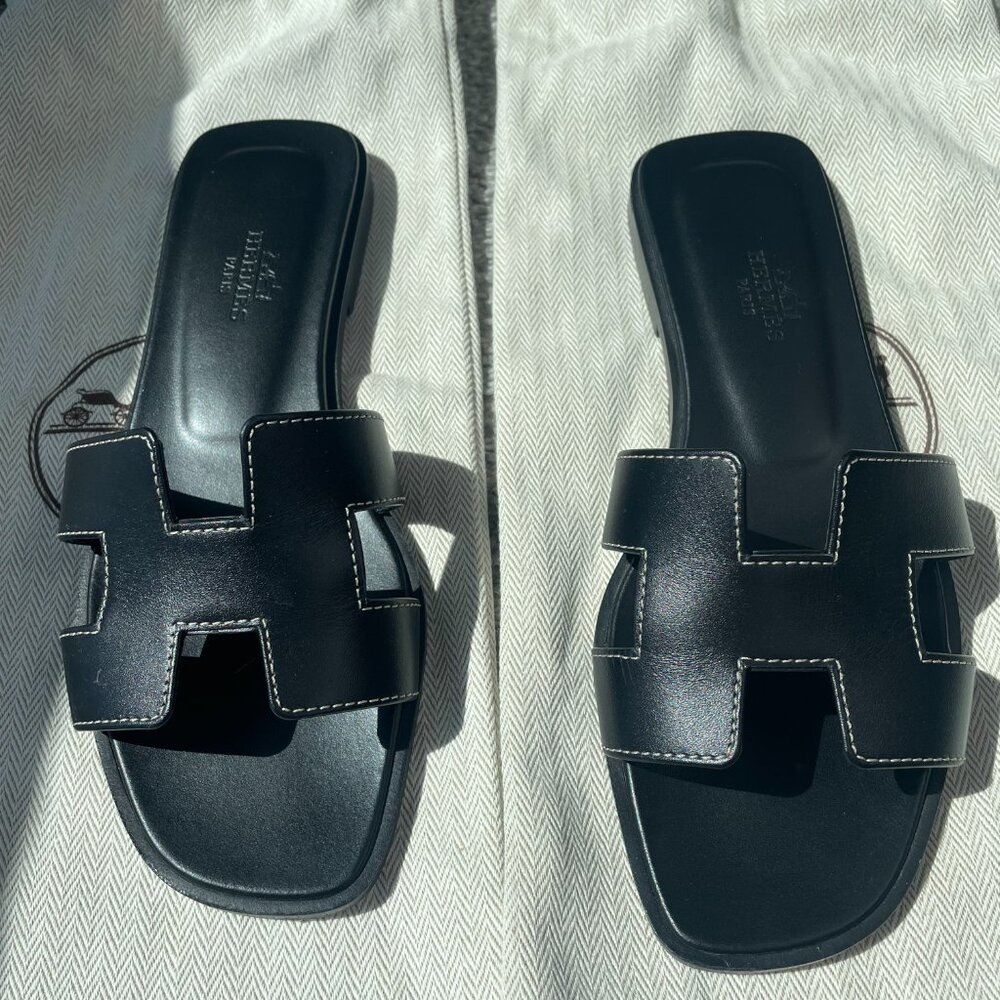 Hermes Oran Sandal in Black Leather - Picture 2 of 12